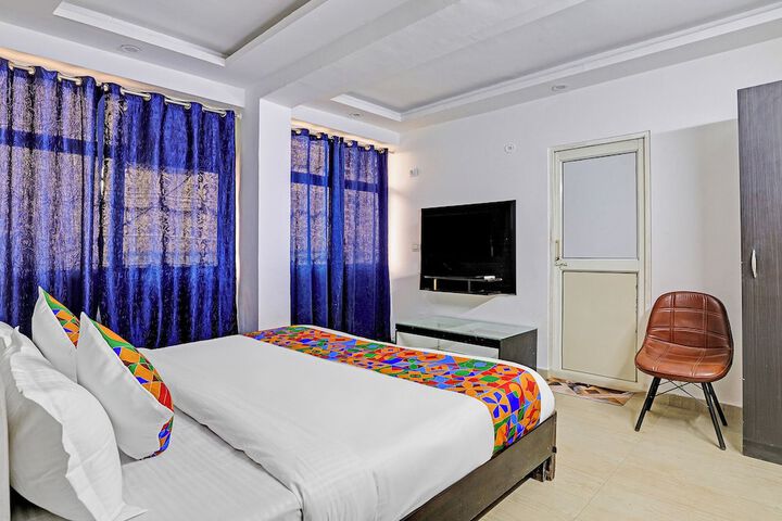 Room 14 of 25