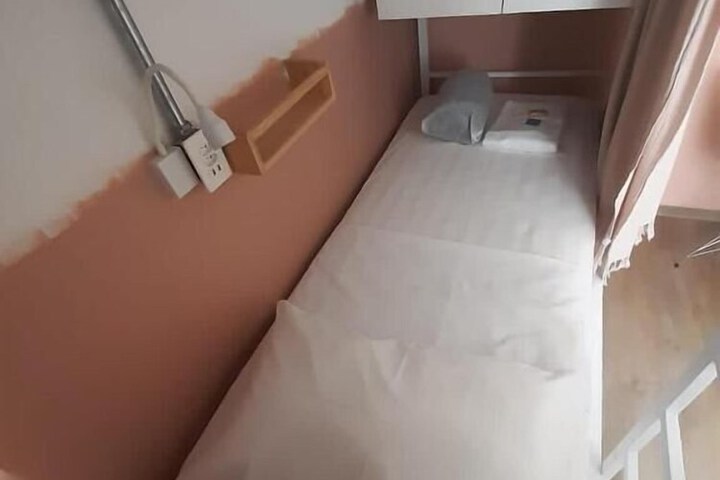 Room 9 of 71