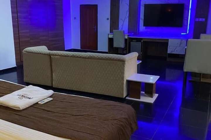 Room 3 of 18