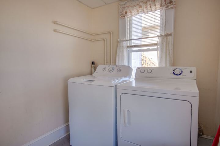 Deluxe Queen Bed (3 of 24)