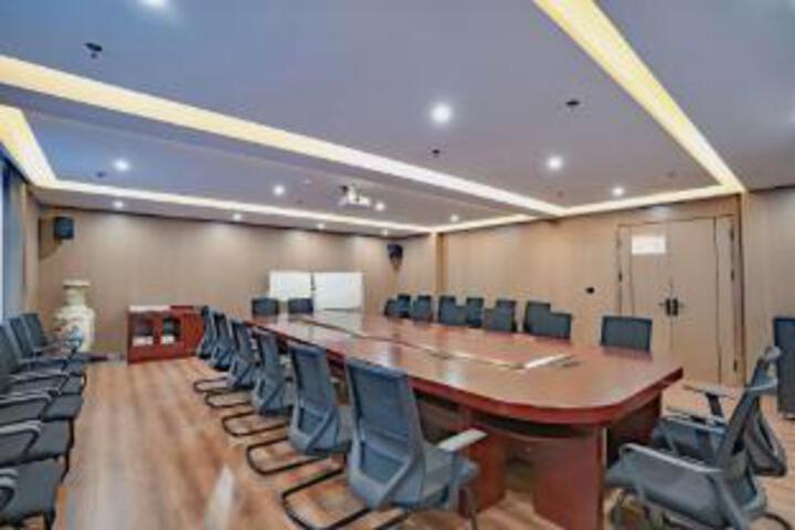 Room 11 of 23