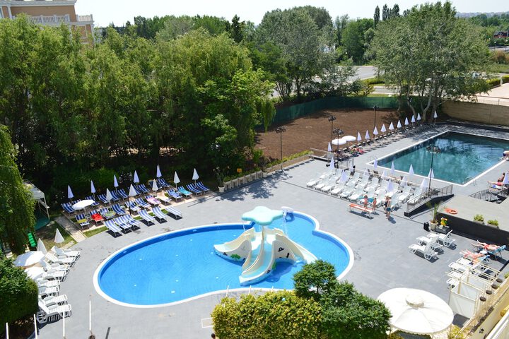 Pool 20 of 66
