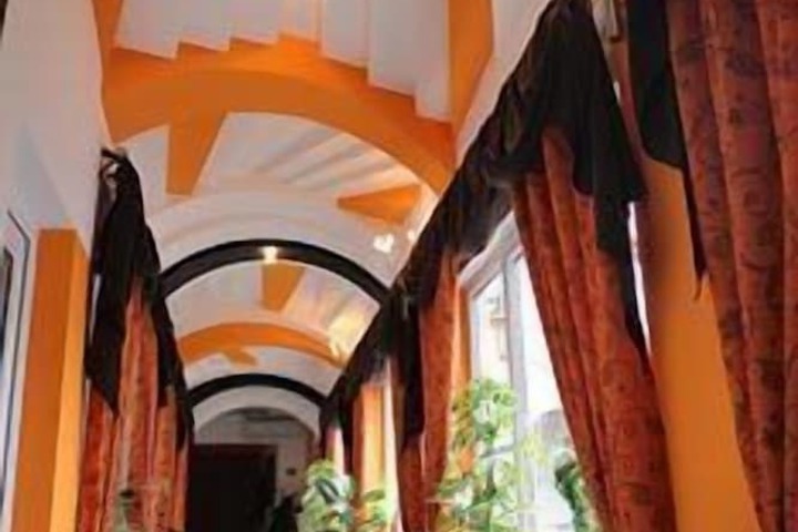 Ballroom/Hall 33 of 36