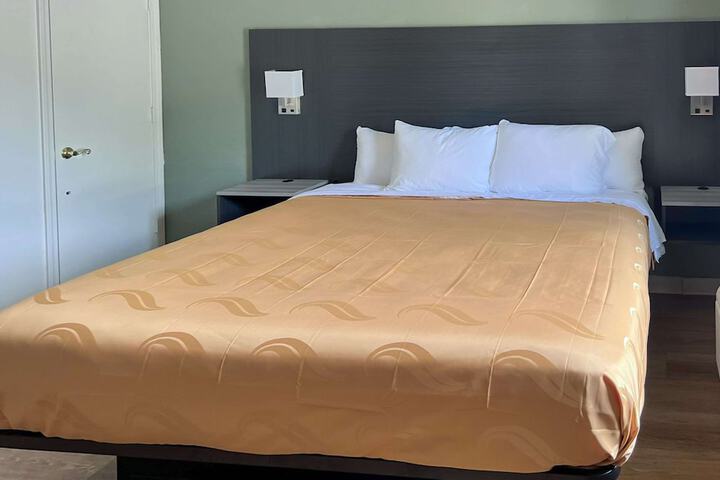 2 Double Beds (13 of 13)