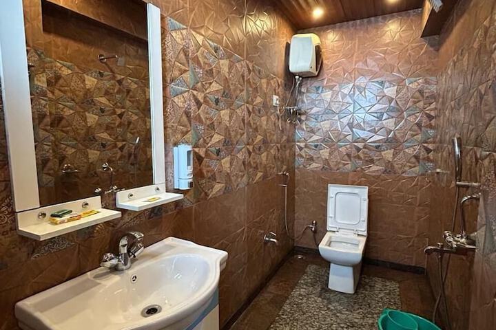 Room 9 of 13