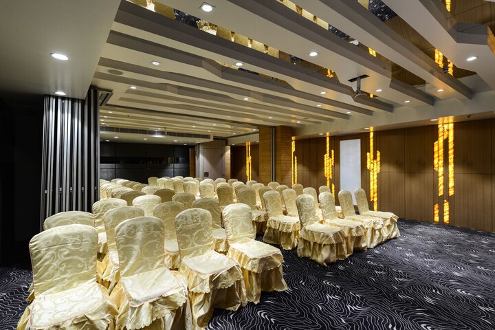 Ballroom/Hall 38 of 43