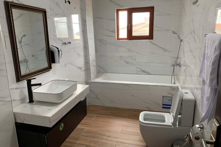 Room 8 of 12