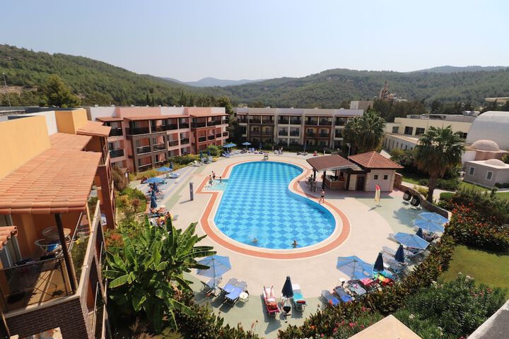 Hotel Pool