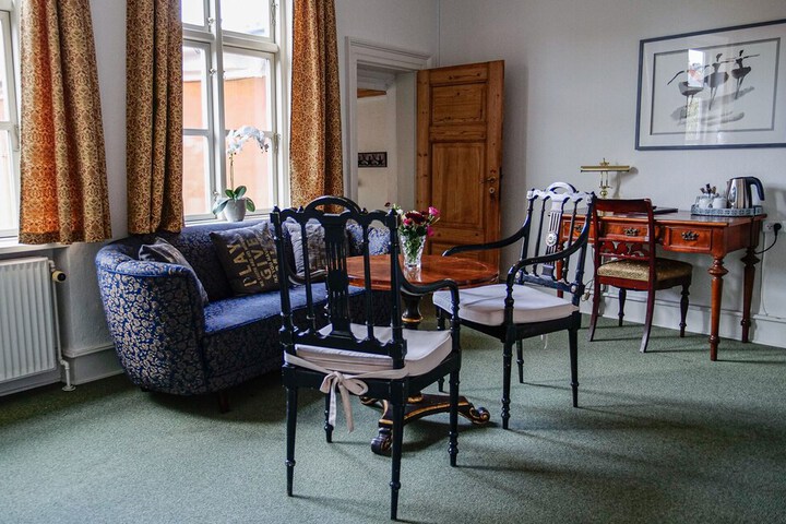 Room 41 of 214
