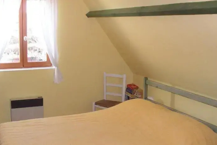 Room 2 of 8