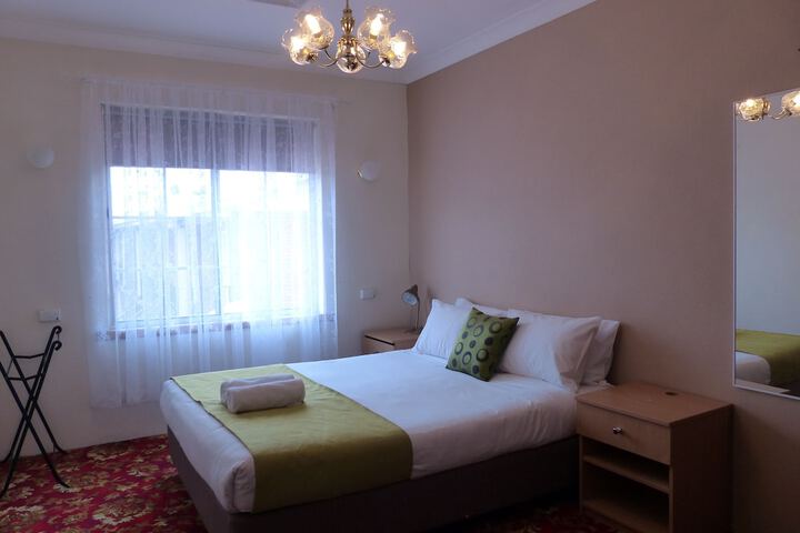 Room 7 of 83