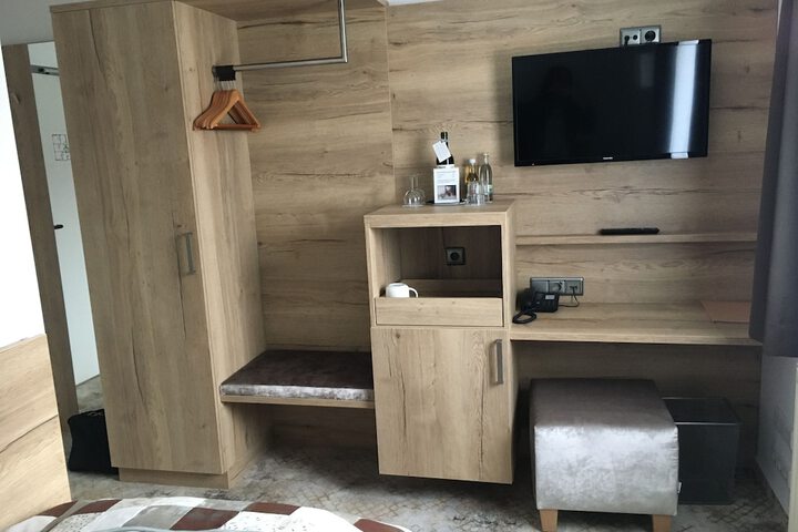 Room 12 of 28