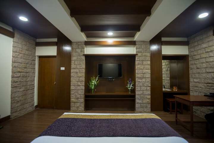 Room 3 of 37