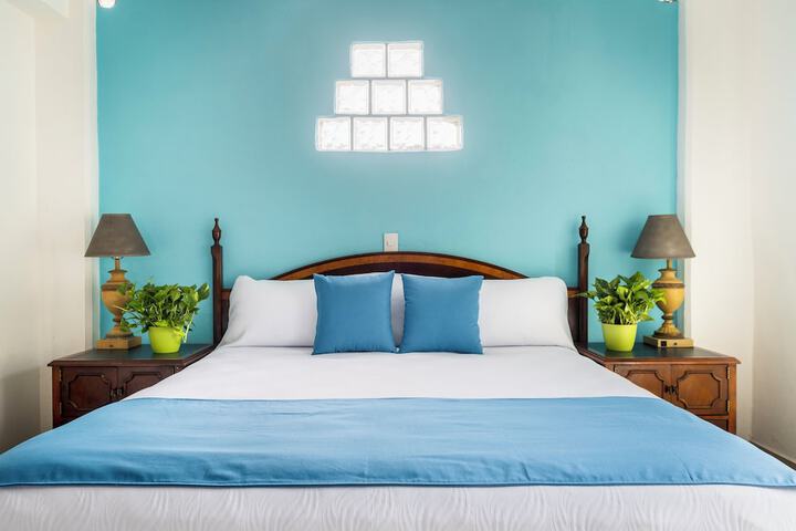 Room 24 of 108