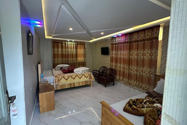 Room 6 of 16