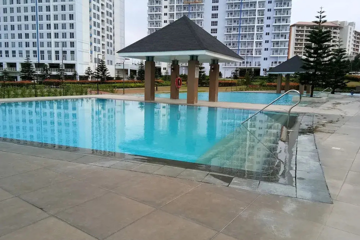 Pool 12 of 20