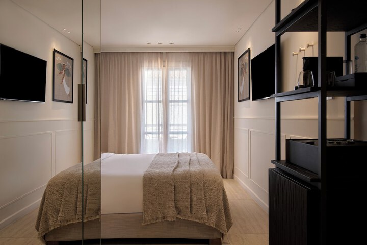 Room 5 of 43