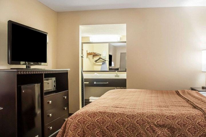 1 King Bed (7 of 14)