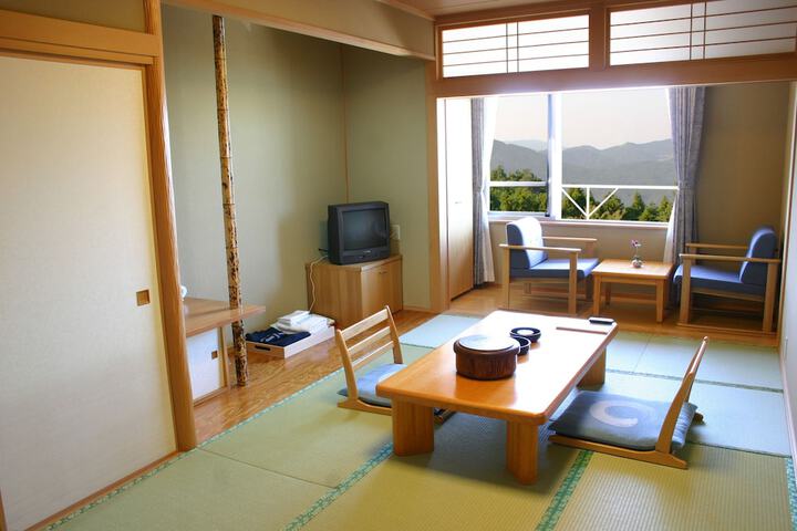 Room 5 of 44