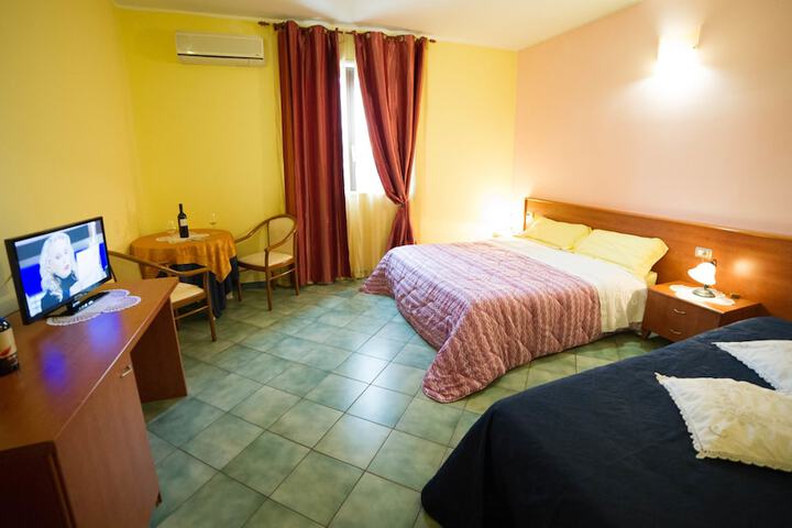 Room 4 of 43