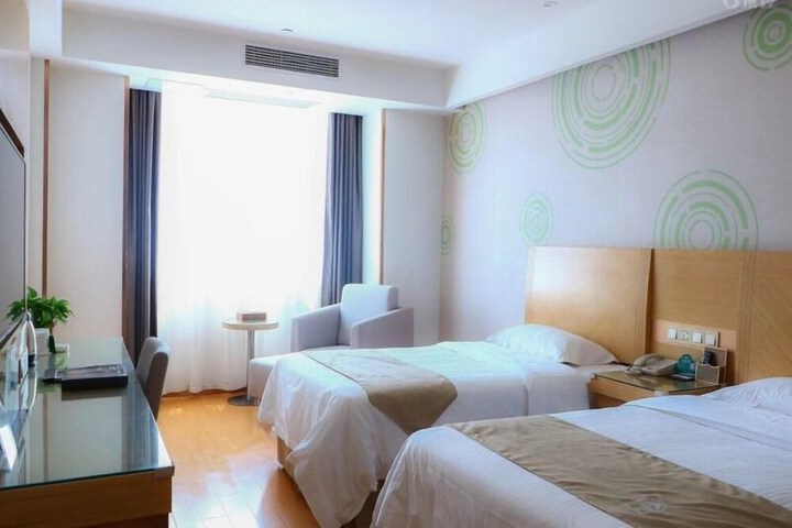 Room 17 of 38