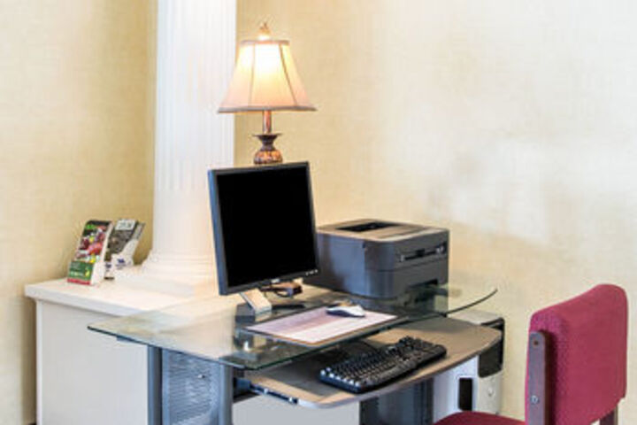 Business Center 5 of 19