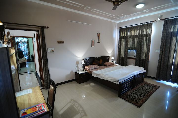 Room 8 of 30