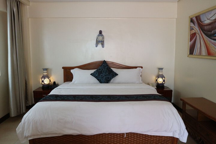 Room 8 of 92