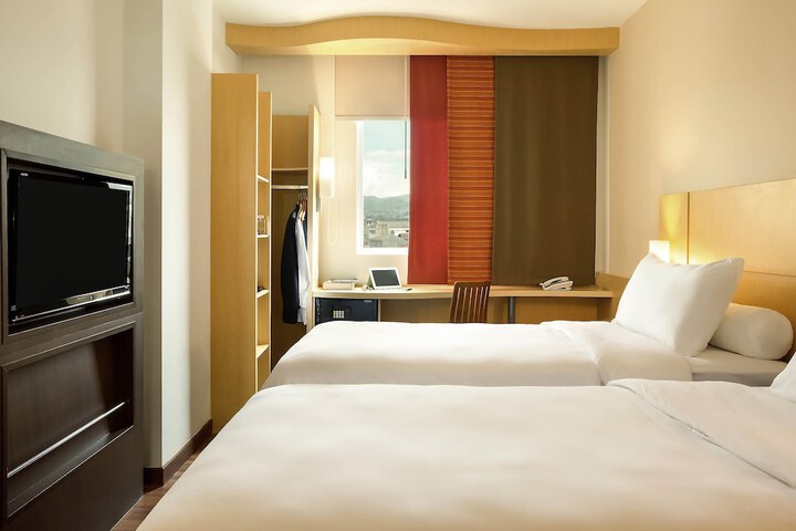 Room 5 of 35