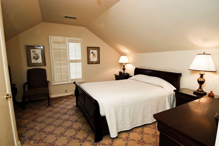 Room 2 of 43