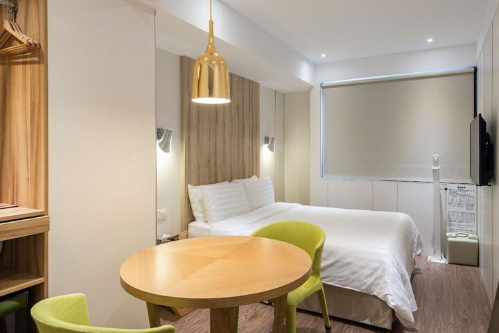 Room 25 of 47