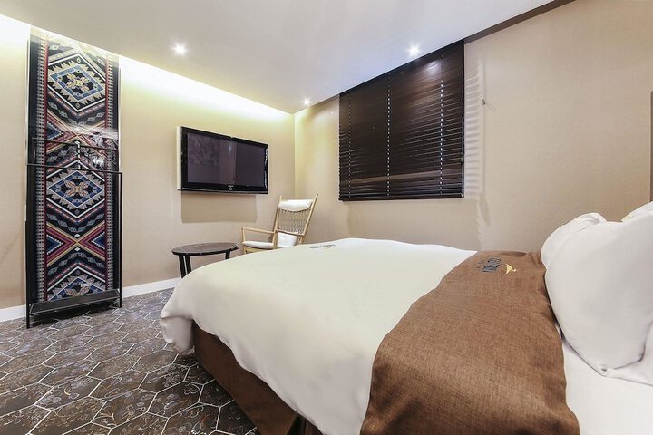 Room 5 of 48