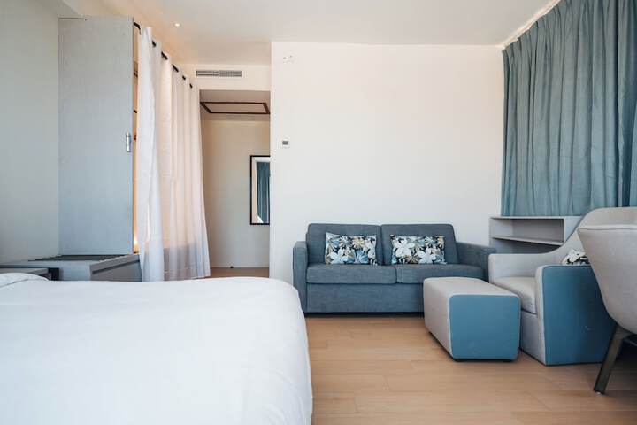 Room 25 of 103