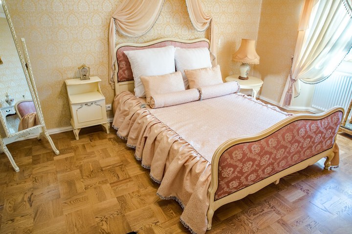 Room 17 of 80