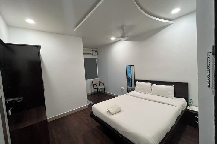 Room 13 of 40