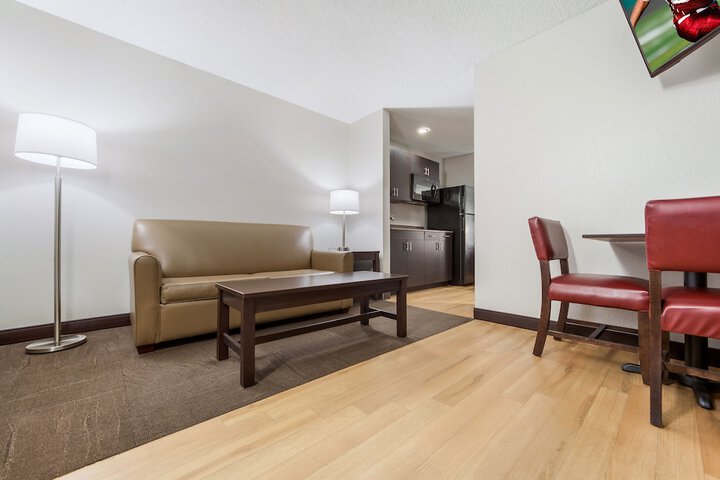 Superior King Bed with Sofa (12 of 25)
