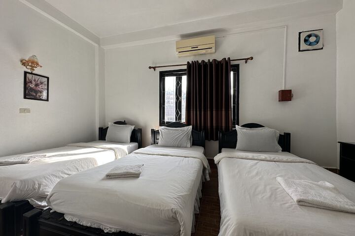 Room 7 of 12