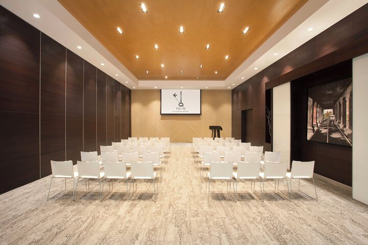 Ballroom/Hall 117 of 135