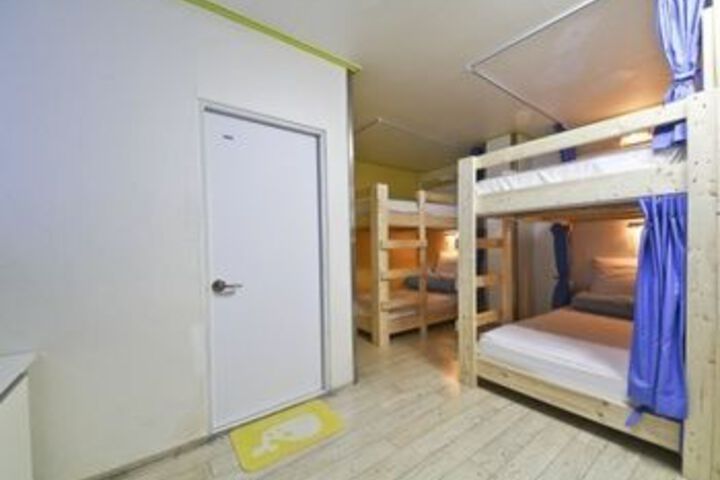 Room 8 of 33