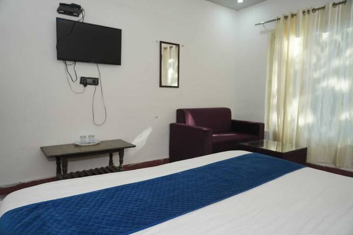 Room 11 of 28