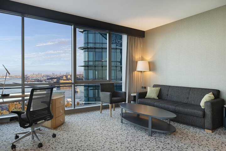 Room 73 of 191
