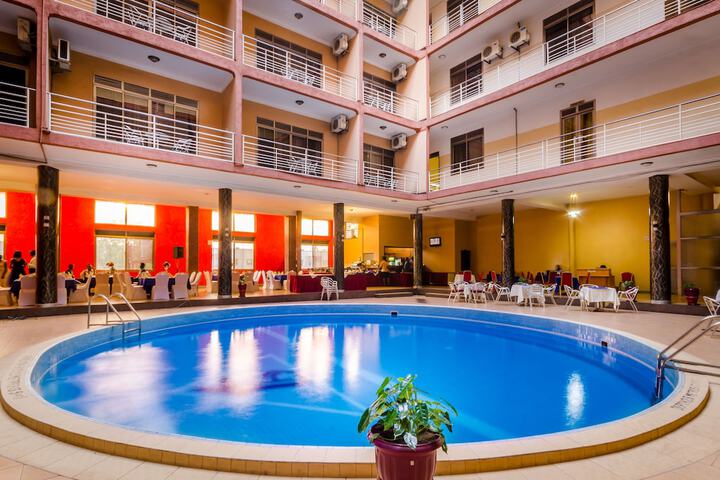 Pool 24 of 39