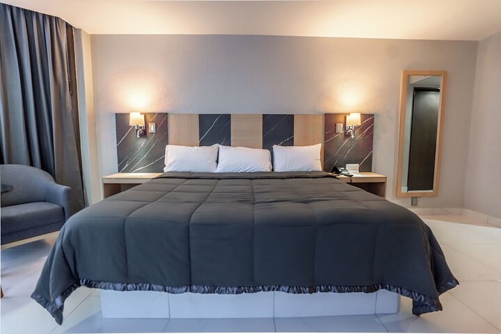 Room 3 of 17