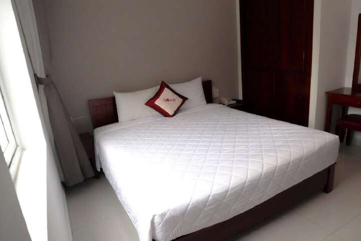 Room 8 of 42