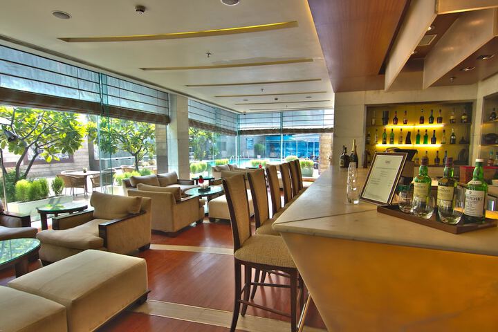 Lounge 41 of 50
