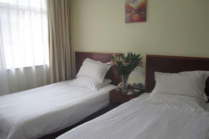Room 12 of 19