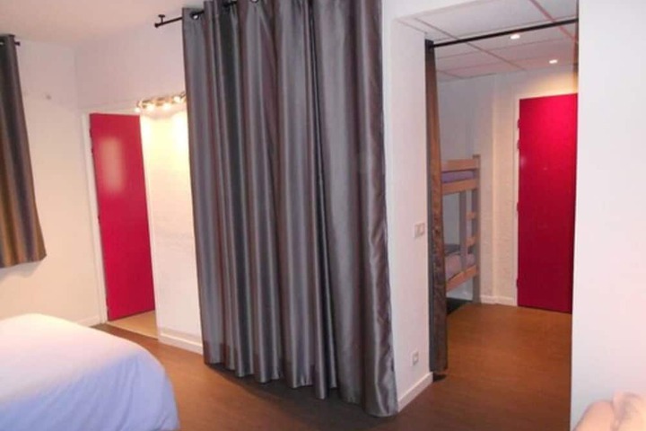 Room 2 of 35