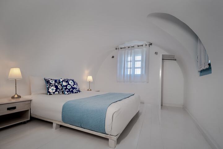 Room 4 of 156