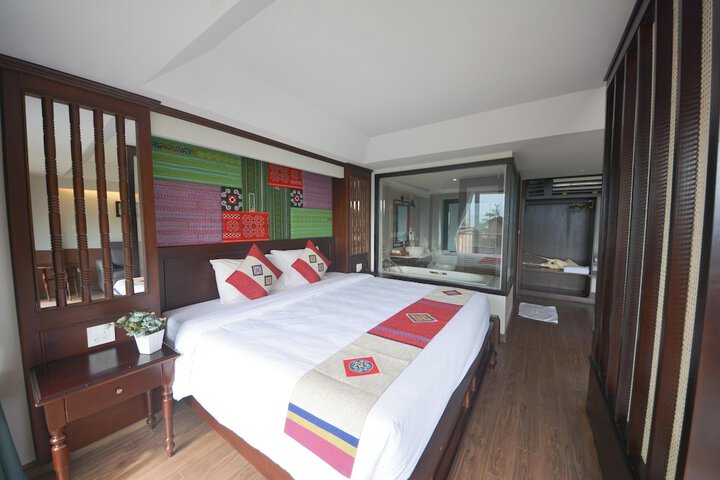 Room 28 of 93