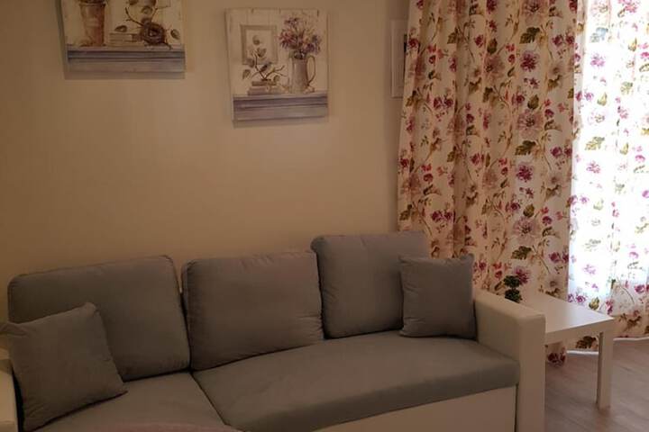 Room 32 of 65